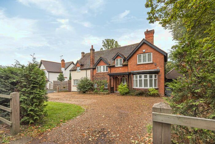 5 Bedroom Detached House To Rent In Spinney Hill, Addlestone, KT15