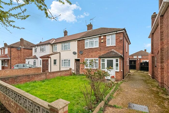 3 Bedroom End Terrace House For Sale In Balmoral Drive, Hayes, UB4