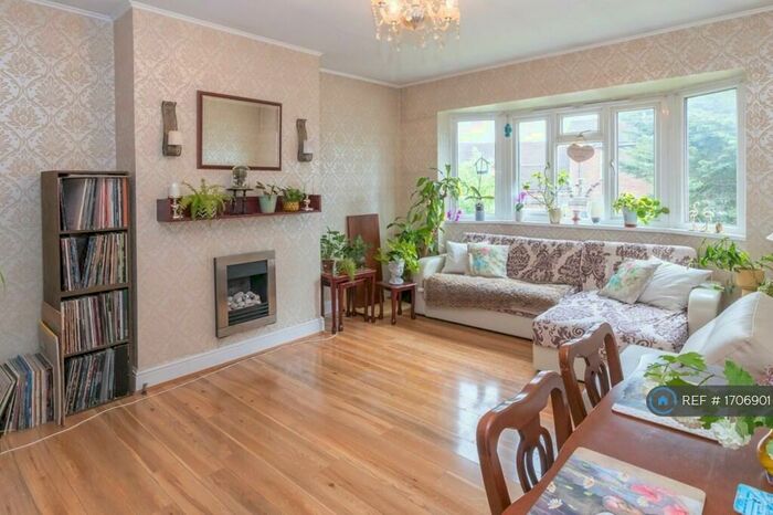 2 Bedroom Maisonette To Rent In Crockham Way, London, SE9