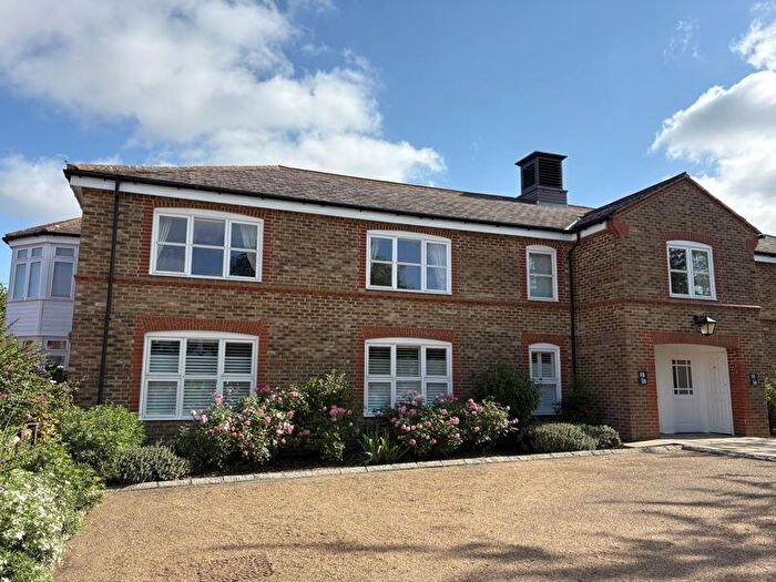 2 Bedroom Flat For Sale In Churchfield Court, Cambridge, CB3