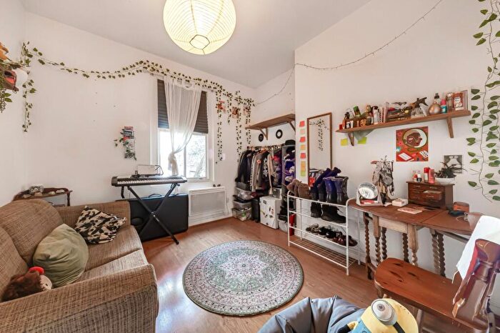 1 Bedroom Flat To Rent In Rushey Green, London, SE6