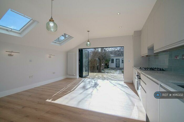 2 Bedroom Flat To Rent In Ground Floor, London, E11