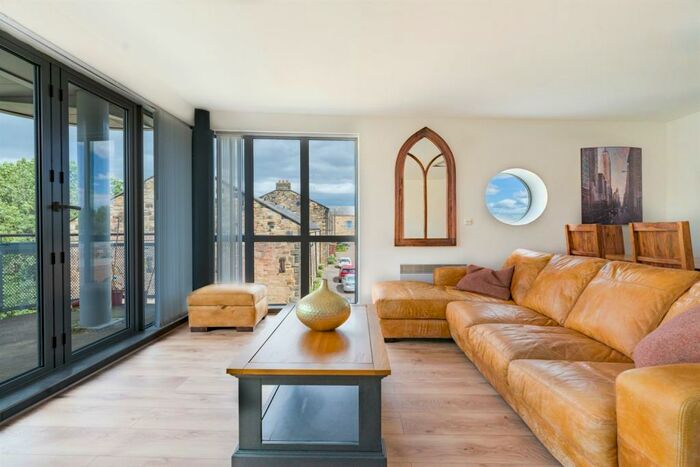 3 Bedroom Apartment To Rent In Fairway Court, Worsdell Drive, Gateshead, NE8