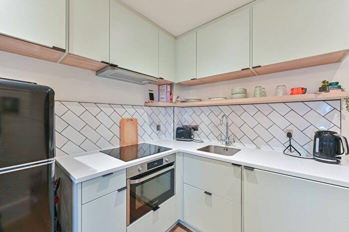 Studio To Rent In Loughborough Court, Brixton, London, SE24