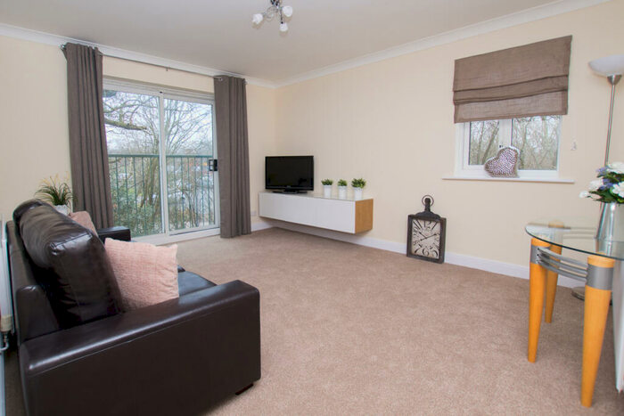 2 Bedroom Flat To Rent In Maidenbower, West Sussex, RH10