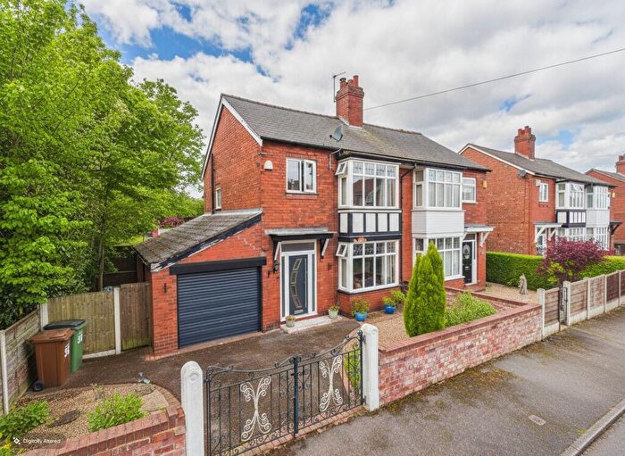 3 Bedroom Semi-Detached House For Sale In Akesmoor Drive, Mile End, Stockport, SK2