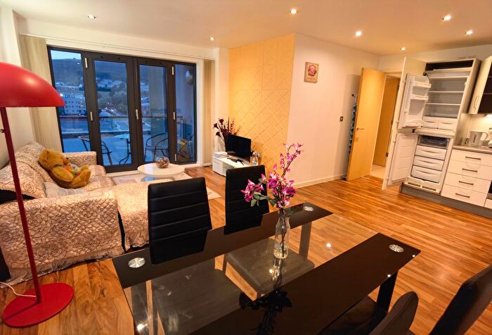 2 Bedroom Flat To Rent In South Quay, Kings Road, Swansea, SA1