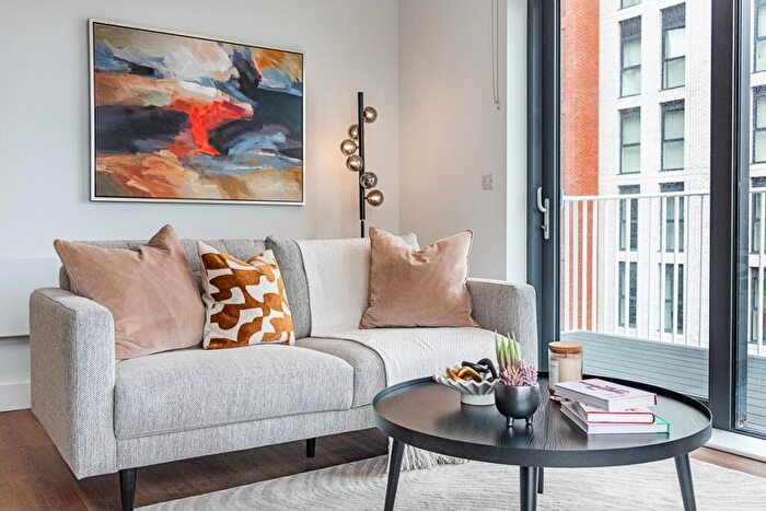 2 Bedroom Apartment To Rent In Garden Boulevard Maidenhead, SL6