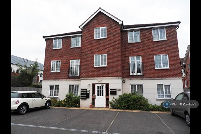 3 Bedroom Flat To Rent In Cherry Croft, Loughborough, LE11