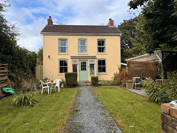 3 Bedroom Detached House For Sale In Glyn Road, Lower Brynamman, Ammanford, SA18