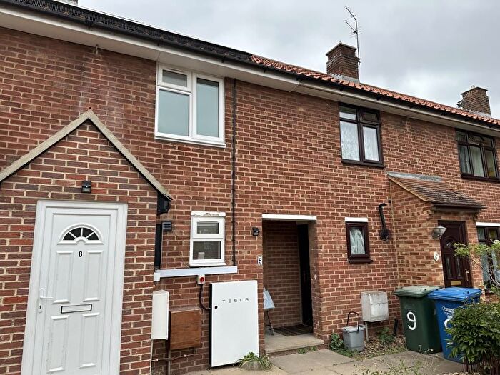 2 Bedroom Flat To Rent In Colne Close, Bicester, OX26