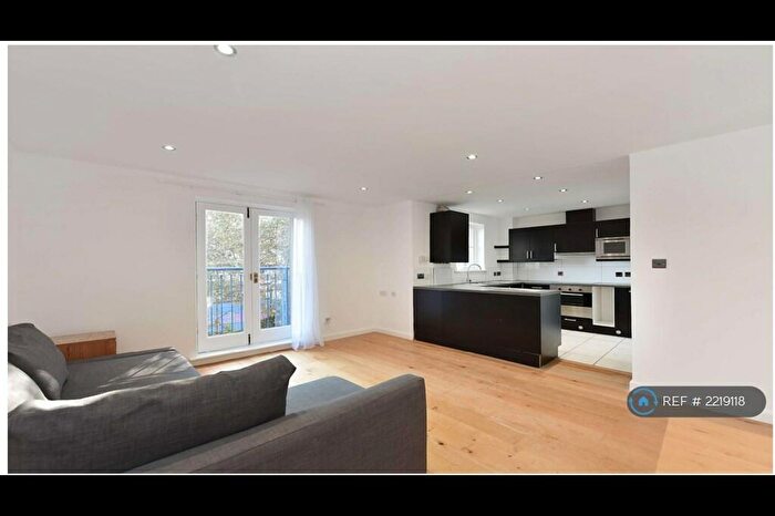 2 Bedroom Flat To Rent In Seville House & A Half, London, E1W