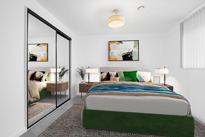 3 Bedroom Flat To Rent In Kerria Street, Chatham, ME5