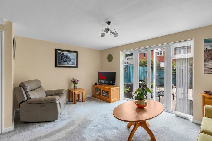 3 Bedroom Terraced House To Rent In Patenall Way, Rushden, Northamptonshire, NN10