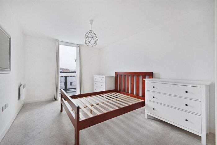 1 Bedroom Flat To Rent In Emerson Apartments, New River Village, Hornsey, N8