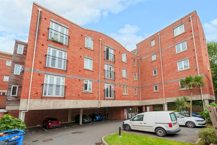 2 Bedroom Flat For Sale In Grenfell Road, Maidenhead, SL6