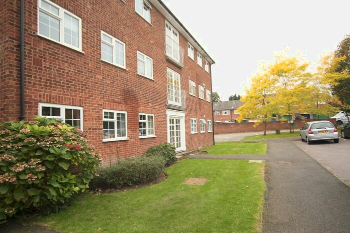 2 Bedroom Flat To Rent In Midhope Close, Woking, GU22