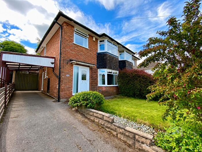 3 Bedroom Semi-Detached House For Sale In Kingsdale Drive, Bradford, BD2