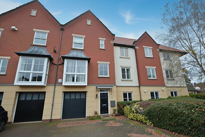 4 Bedroom Town House To Rent In Trafalgar Square, Poringland, NR14
