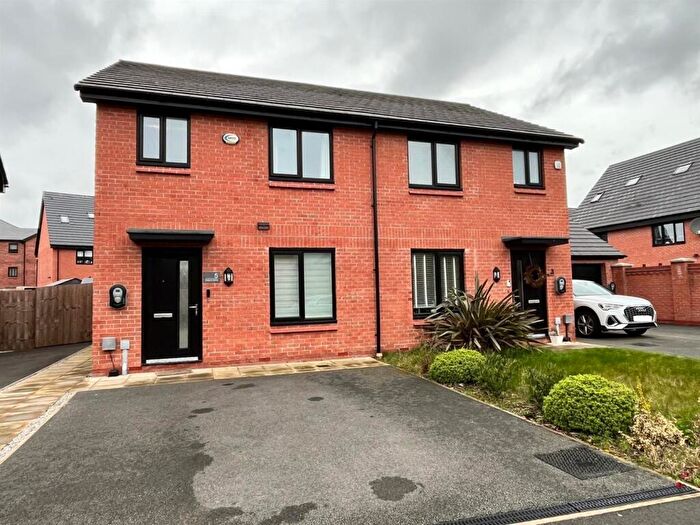 3 Bedroom Semi Detached House For Sale In Preserve Avenue, Droylsden, Manchester, M43