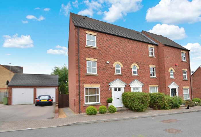 3 Bedroom Semi-Detached House To Rent In Pendennis Court, Tattenhoe, MK4