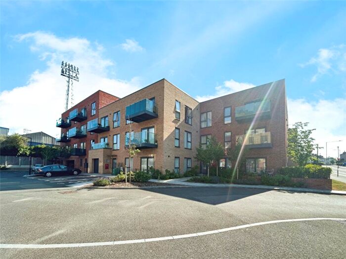 1 Bedroom Apartment For Sale In Fairfax Drive, Westcliff-on-Sea, Essex, SS0