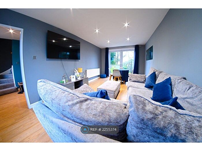 3 Bedroom Semi-Detached House To Rent In Luttrell Crescent, Leeds, LS16