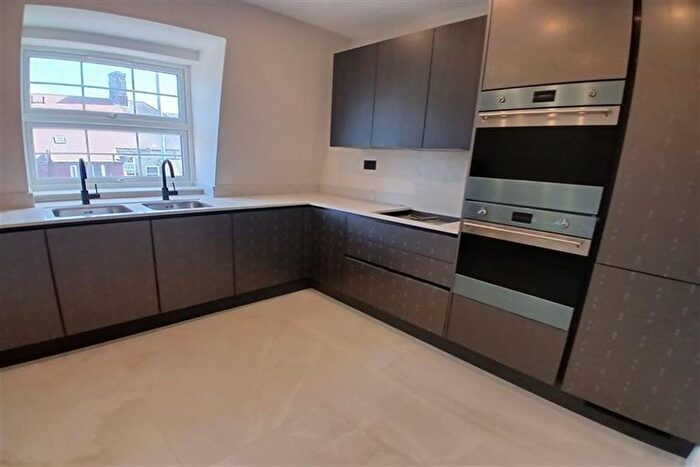 2 Bedroom Flat To Rent In Yew Tree Court, Bridge Lane, NW11