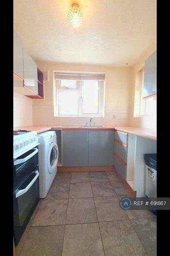 1 Bedroom Flat To Rent In Farnley, Leeds, LS12