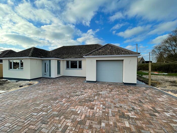 4 Bedroom Bungalow For Sale In Botany, Highworth, Swindon, SN6