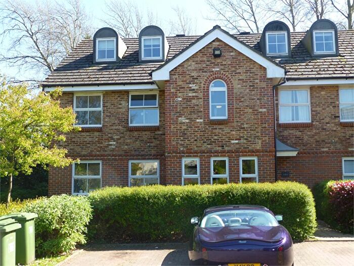 Studio To Rent In Poplar Close, Bracknell, Berkshire, RG12