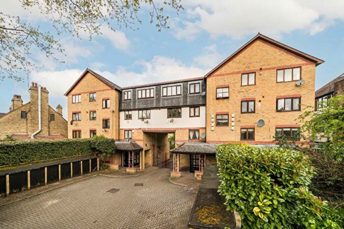 2 Bedroom Flat To Rent In Nether Street, North Finchley, N12