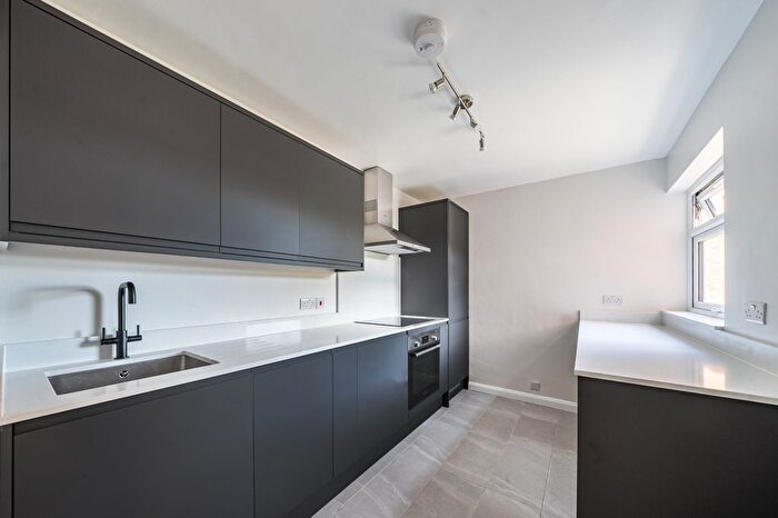 2 Bedroom Flat To Rent In Foxgrove Road, Beckenham, BR3