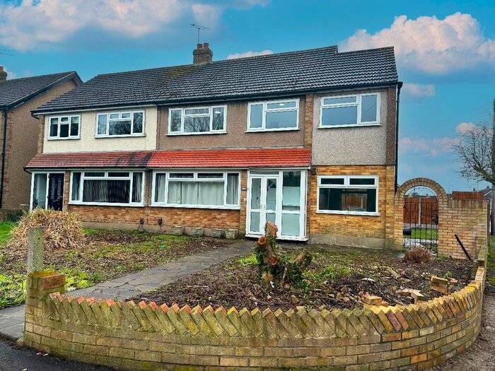 4 Bedroom Semi-Detached House To Rent In Suffolk Way, Hornchurch, RM11