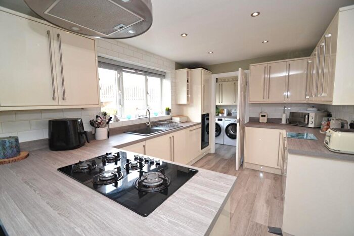 5 Bedroom Detached House For Sale In Croftlands, Idle, BD10