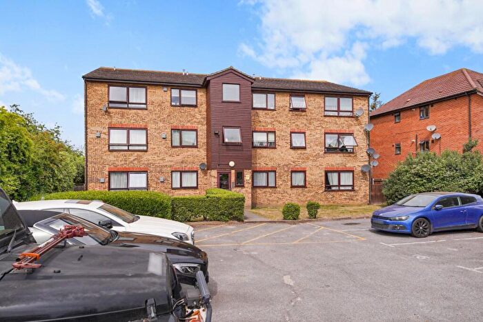 2 Bedroom Flat For Sale In Essex Road, Chadwell Heath, RM6