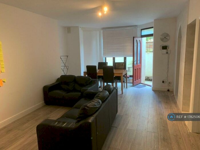 2 Bedroom Flat To Rent In St. Columbas Close, Coventry, CV1