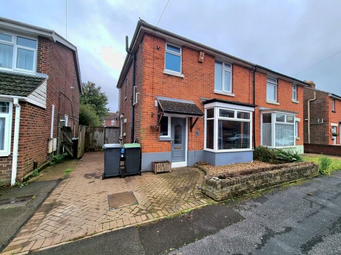 3 Bedroom House To Rent In Exmouth Road, Gosport, PO12