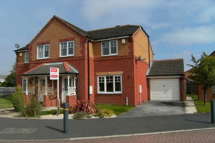 3 Bedroom Semi-Detached House To Rent In Martingale Drive, Leeds, LS10
