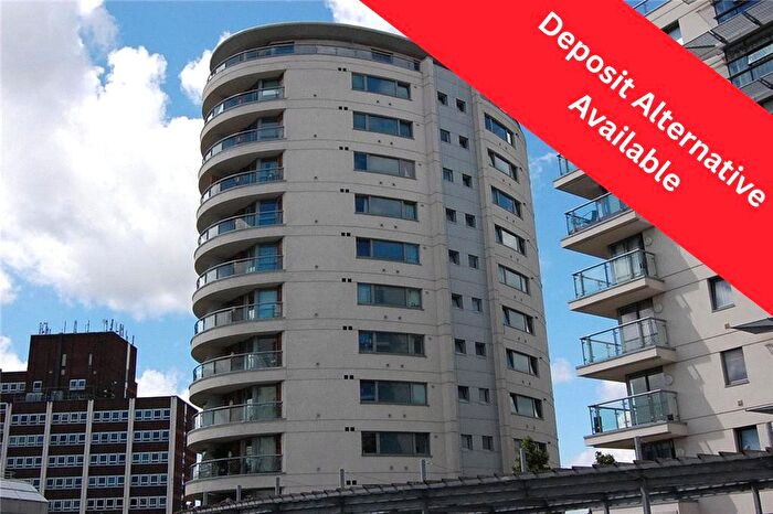 2 Bedroom Flat To Rent In Mercury Gardens, Romford, RM1