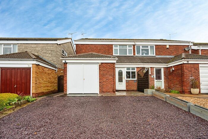 3 Bedroom Semi Detached House For Sale In Silverstone Avenue, Kidderminster, DY11