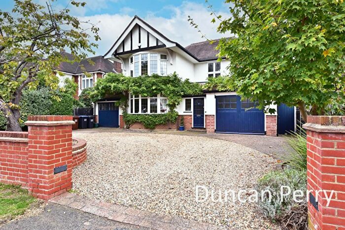 4 Bedroom Detached House For Sale In Holloways Lane, Welham Green, AL9