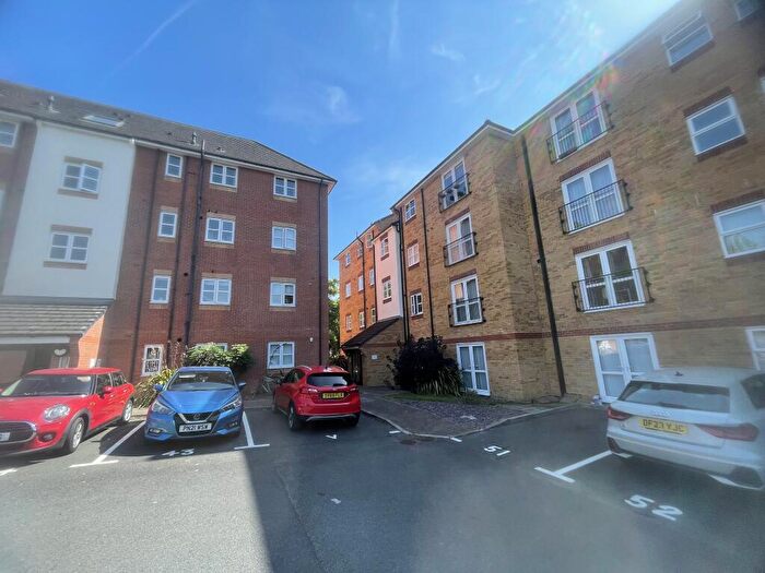 2 Bedroom Apartment To Rent In Carina Court, L17