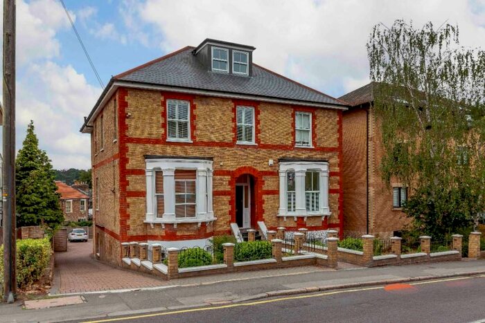 2 Bedroom Flat To Rent In Queens Road, Brentwood, Essex, CM14