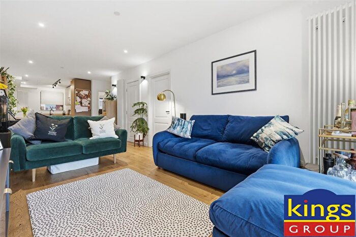 2 Bedroom Flat For Sale In Yeo Street, London, E3