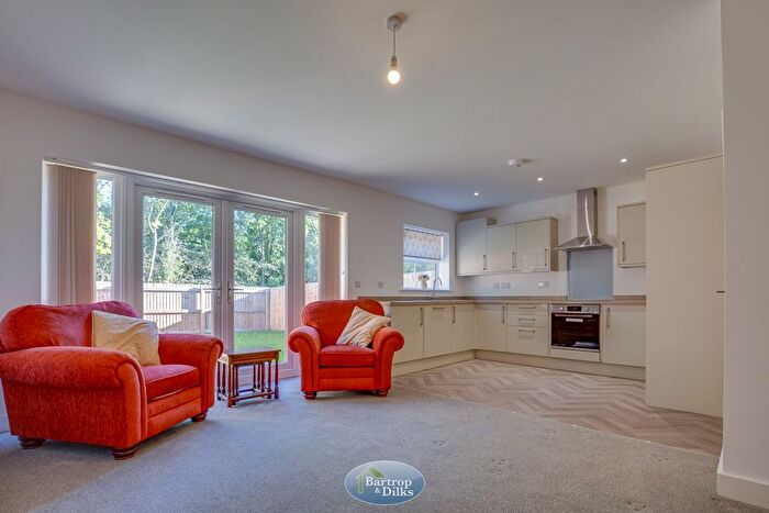 2 Bedroom Semi-Detached Bungalow For Sale In Hewer Drive, Costhorpe, S81