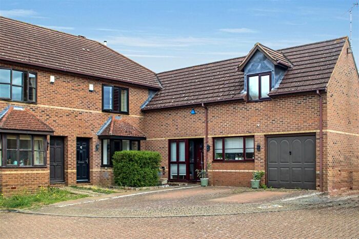 3 Bedroom Terraced House For Sale In Catesby Croft, Loughton, Milton Keynes, MK5