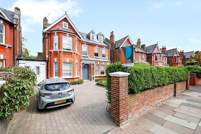 3 Bedroom Flat For Sale In Walm Lane, London, NW2