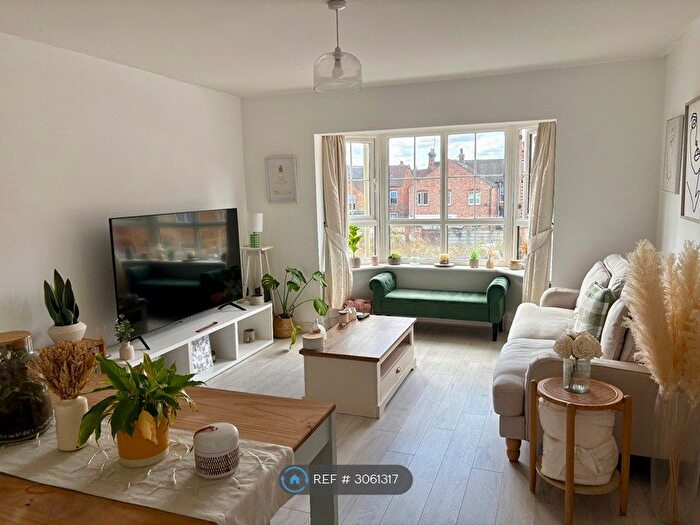 2 Bedroom Flat To Rent In Henley Road, Bedford, MK40