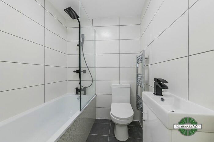 3 Bedroom Flat To Rent In Clifden Road, London, E5